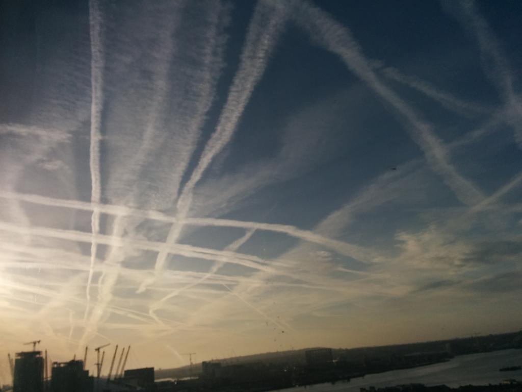 FatimaKefah's tweet image. Please #lookup and ask why #London sky is full of #chemtrails this morning and every morning!
#OpChemtrails