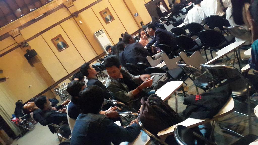 RPPS_UMCC's tweet photo. Para panitia masih tetap semangat http://t.co/GjSwHhcQfY