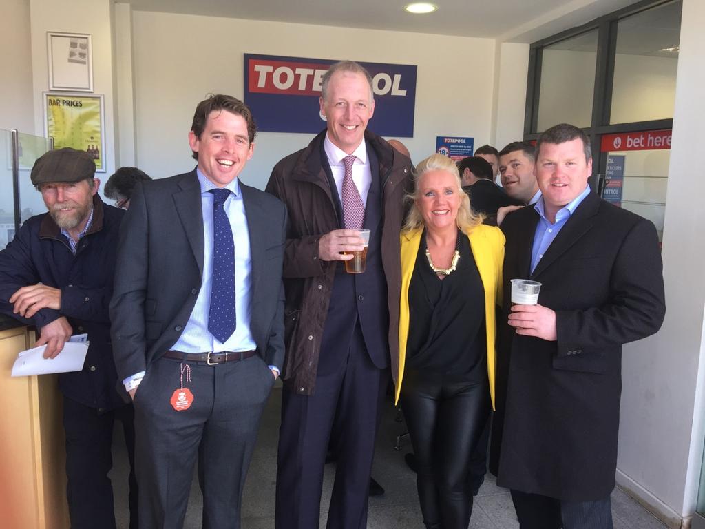hmbhunter's tweet photo. @jasonmaguire191 Aintree Grand national http://t.co/OCtaIqfYKH