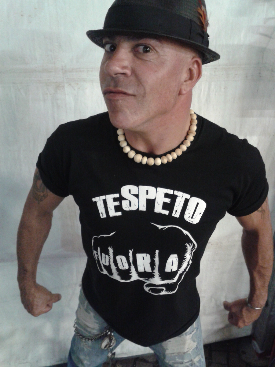 DiscantoMusic's tweet photo. GIOVEDì 16 serata di Gran Varietà &amp; Burlesque con un presentatore d'eccezione! http://t.co/opZ6qjPdKR