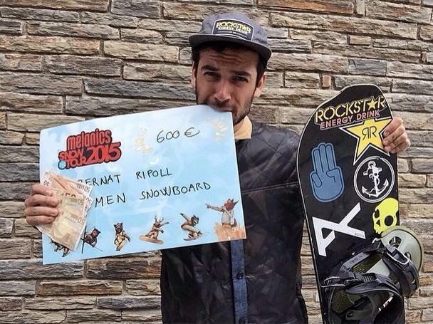 melanics_com's tweet photo. [#MST15] @bernatripoll con su premio en metálico del MELANICS SNOW TOUR 2015

#Melanics #Snowboard #ActionSports http://t.co/YK0H4Q0wd9