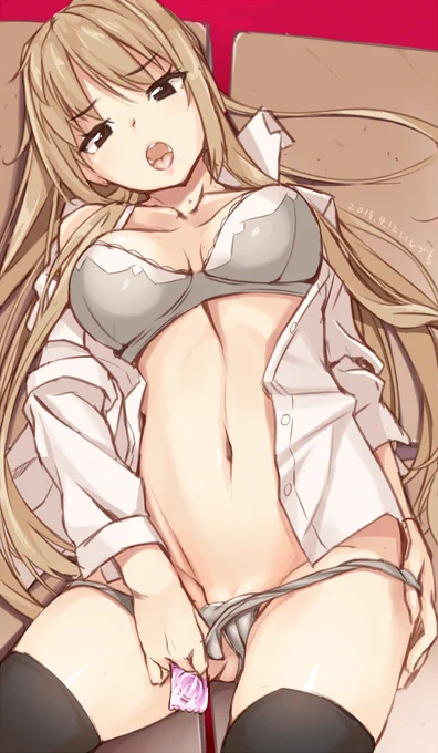 机に寝て頂きました パンツの半脱ぎ加減が好き 