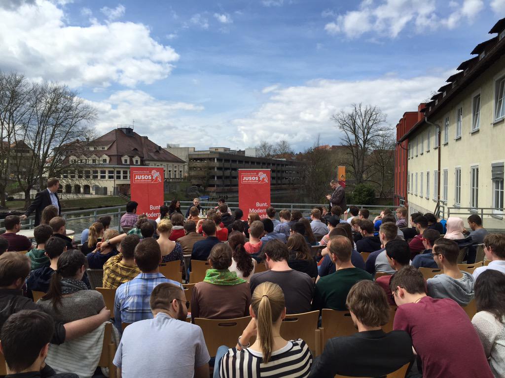 LeonHahn's tweet photo. Ungewohnt, keine Fragen auf Twitter stellen zu können 😜 Integr. Ministerin Öney bei den #JusosBW #Wir2015 #geilesWE http://t.co/pqwsh79Csz