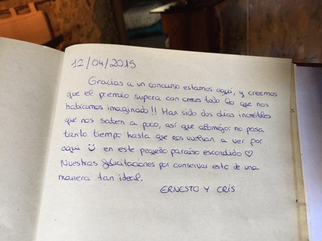EcobarriosGC's tweet photo. Parece que los ganadores de nuestro concurso se han quedado contentos con el premio, ¡mira! :) http://t.co/dIqIJhJjQU
