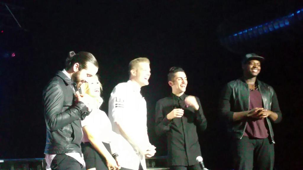 Vanessa_XXIII's tweet photo. π PTX π @PTXofficial @Avi_Kaplan @scotthoying @kirstin_taylor @mitchgrassi @KOlusola π #OnMyWayHomeTour #PTXMAD π http://t.co/8gHdd5mBGb