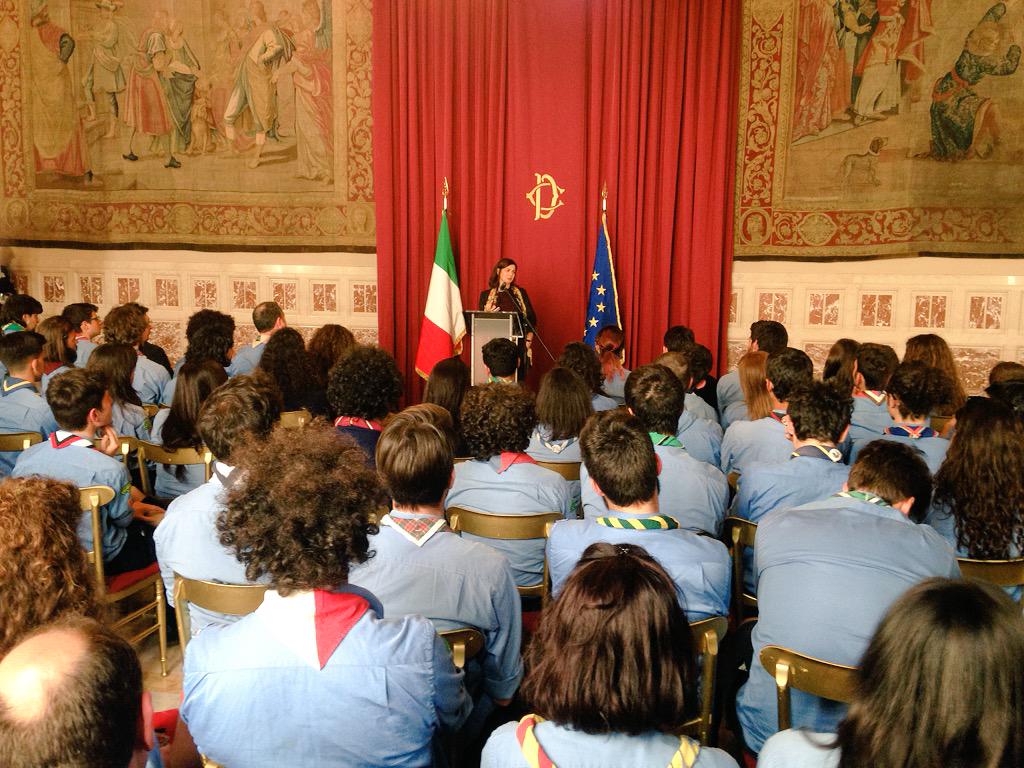 CamminInsieme's tweet photo. @lauraboldrini agli #alfieriallaCamera "questa è anche casa vostra" @routenazionale @agesci @Montecitorio http://t.co/fKoy6pBiI4