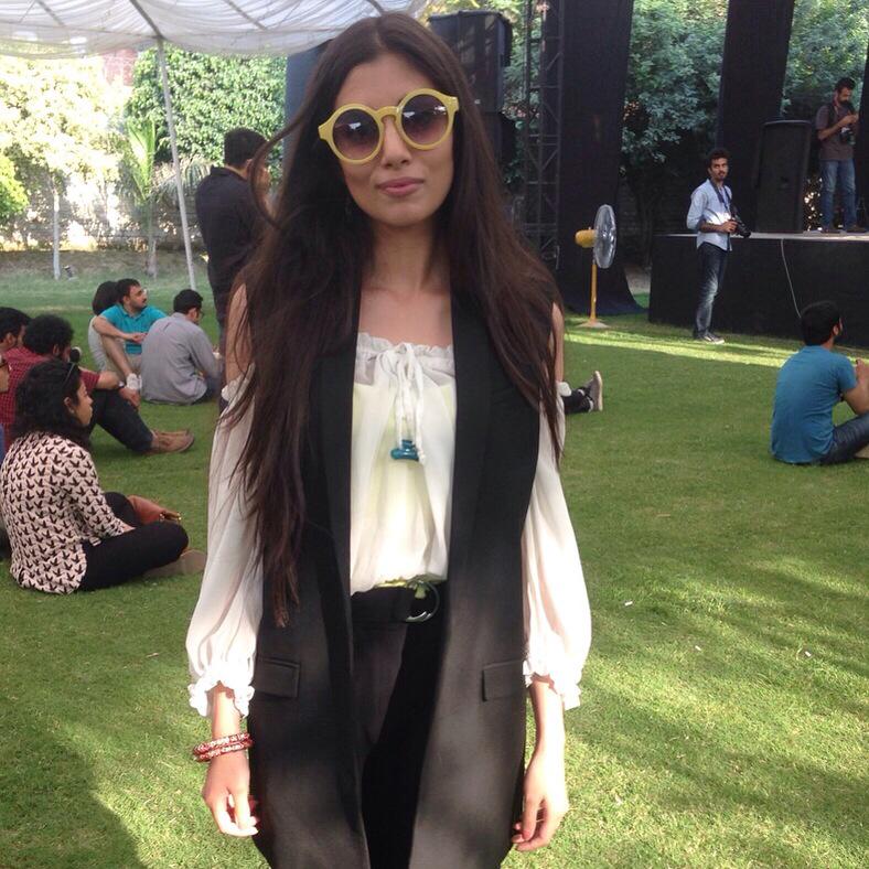 AWardrobeAffair's tweet photo. When Model-Off-Duty meets Music Festival. @ZaraPeeru at Storm In A Teacup #peeruscafe #zarapeerzada http://t.co/EmNIqCVxJc