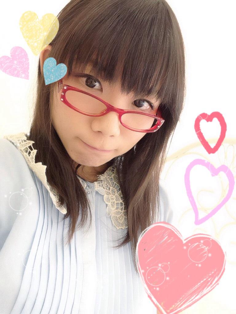 a4tuxc7n's tweet image. 紅眼鏡