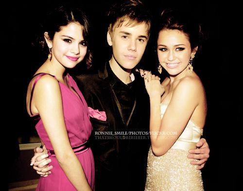 34_senturk's tweet photo. Hayranın degılım ama her zaman arkandayıs #wearewithyoualwaysjustin http://t.co/8XRmZzy0f5