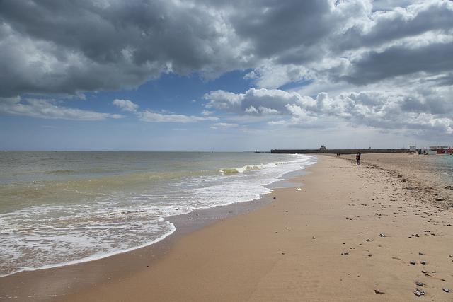 ExploreKent's tweet photo. Get on #WalkoftheWeek from Ramsgate - Pegwell & #FindtheChick @NiceThingsRamsg @VisitThanet http://t.co/j26gQySyfU http://t.co/QiQLYzMan6