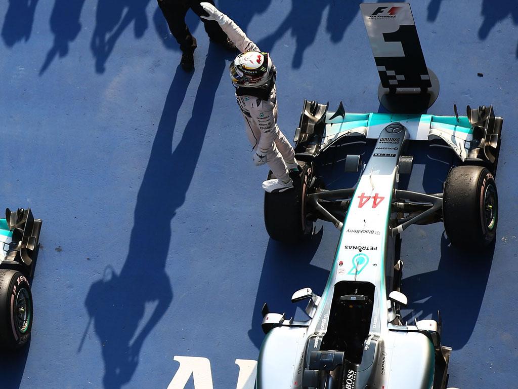 Faultless Lewis Hamilton wins #ChineseGP after Mercedes match Ferrari's strategy: sky.me/1aFyK3j #SkyF1