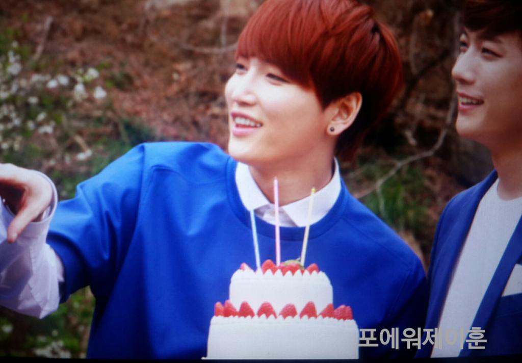 ForeverJhoon's tweet photo. 브리뷰1 150412 인기가요 막방팬미팅 #비아이지 #제이훈 #밤과음악사이 @BIG_GHofficial http://t.co/yc8sTRuxq5
