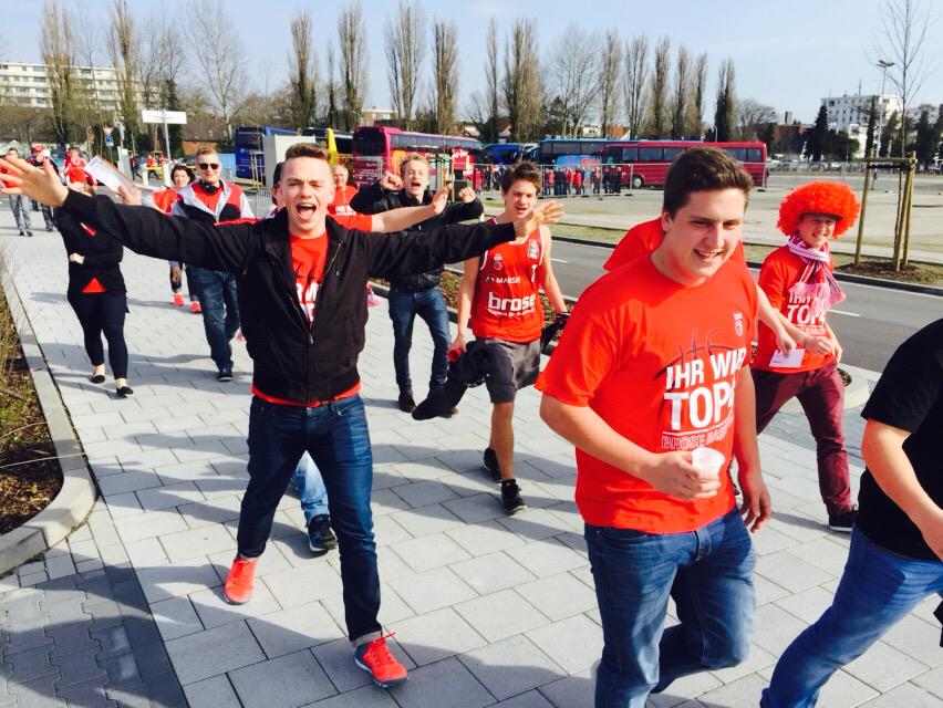 Früh am Vormittag &amp; schon seh ich rot... #brosebaskets #ihrwirpokal