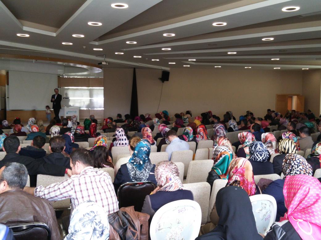 ebubekirertem's tweet photo. Sevgili @Adem_Gunes Hocamız Çocukla Güvenli Bağlanmayı anlatıyor Ankara'lı Çocuk Dostlarına:) 

#ÇocukDeyipGeçmeyin http://t.co/MVnyTIDAVG