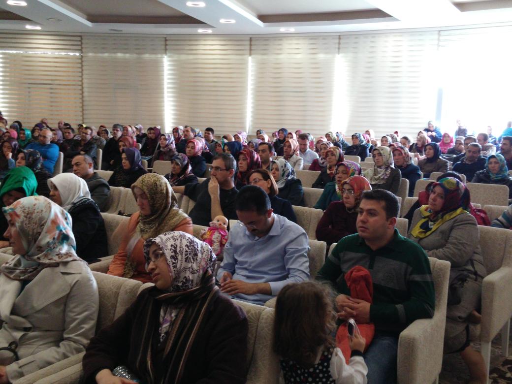 ebubekirertem's tweet photo. Sevgili @Adem_Gunes Hocamız Çocukla Güvenli Bağlanmayı anlatıyor Ankara'lı Çocuk Dostlarına:) 

#ÇocukDeyipGeçmeyin http://t.co/MVnyTIDAVG