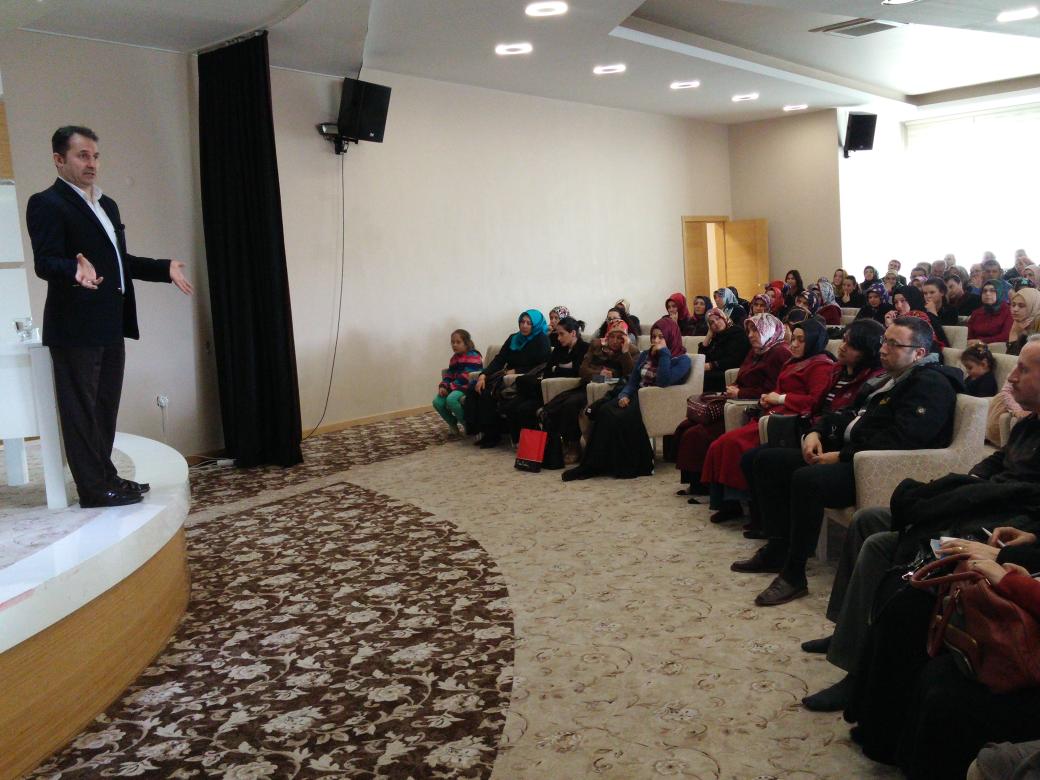 ebubekirertem's tweet photo. Sevgili @Adem_Gunes Hocamız Çocukla Güvenli Bağlanmayı anlatıyor Ankara'lı Çocuk Dostlarına:) 

#ÇocukDeyipGeçmeyin http://t.co/MVnyTIDAVG