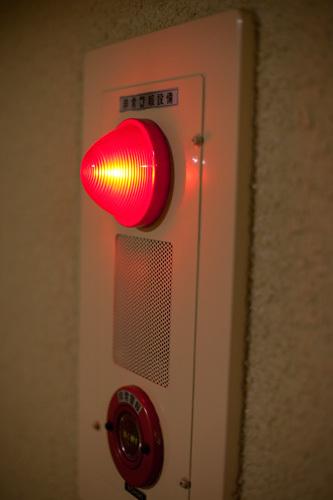 ぶるたか Twitterissa 火災報知器の赤ランプが大体cカップくらいという話を聞いてから火災報知器見るたびに中学生男子みたいな気持ちになる Http T Co G3zukfwtbh