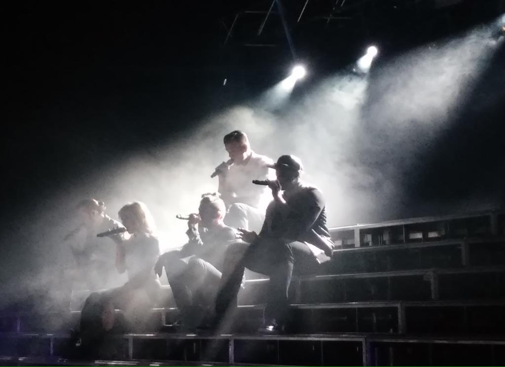 nicole__ab's tweet photo. INSANE π±π @PTXofficial @scotthoying @kirstin_taylor @mitchgrassi @KOlusola @Avi_Kaplan #OnMyWayHomeTour #PTXMAD http://t.co/iys1fFEXIg