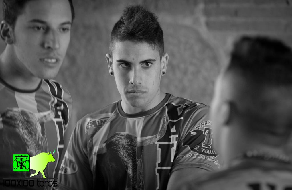 Ayer este tio volvió a la cara del animal después de la cornada de Fallas. #TenemosToreroPaRato #GrandeJuanNieto