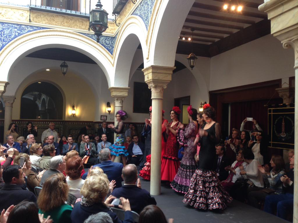 hdadlaestrella's tweet photo. Gracias a Leticia Lorenzo, el @cmisevilla y @DelTurrunuelo por el desfile benéfico que acaba de celebrarse. http://t.co/oZphNWTC0O
