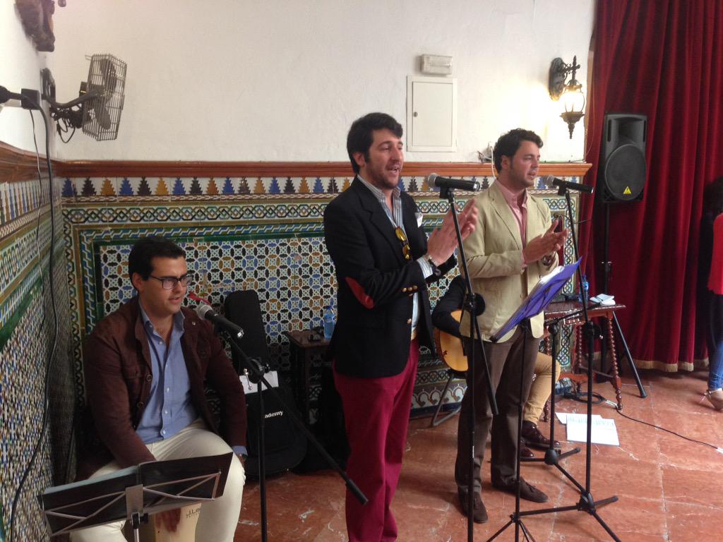 hdadlaestrella's tweet photo. Gracias a Leticia Lorenzo, el @cmisevilla y @DelTurrunuelo por el desfile benéfico que acaba de celebrarse. http://t.co/oZphNWTC0O