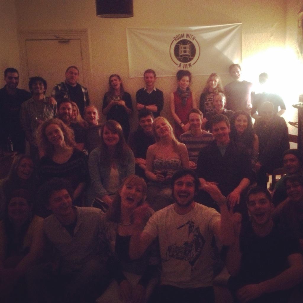 rmwithaview's tweet photo. Music lovers + talented musicians = another amazing house show 
💗
#RWAV9 #IrvineRobbie #KingEider http://t.co/AnprGqq3Re