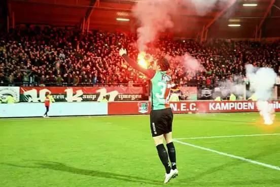 024jh_'s tweet photo. Matchday op naar de 100! http://t.co/gr1vdjUyIU