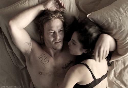 Devil_Reject117's tweet image. Laying down for a #SeductiveSunday with bae @Jessie2Gwen