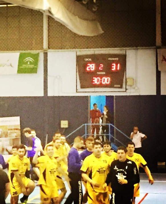 Medios_Vca's tweet photo. Importantísima victoria ayer del @cbmvca Forgue Adour Planchas 28-31 contra el Maracena (Granada). Enhorabuena!! http://t.co/Dk0u0sxREZ