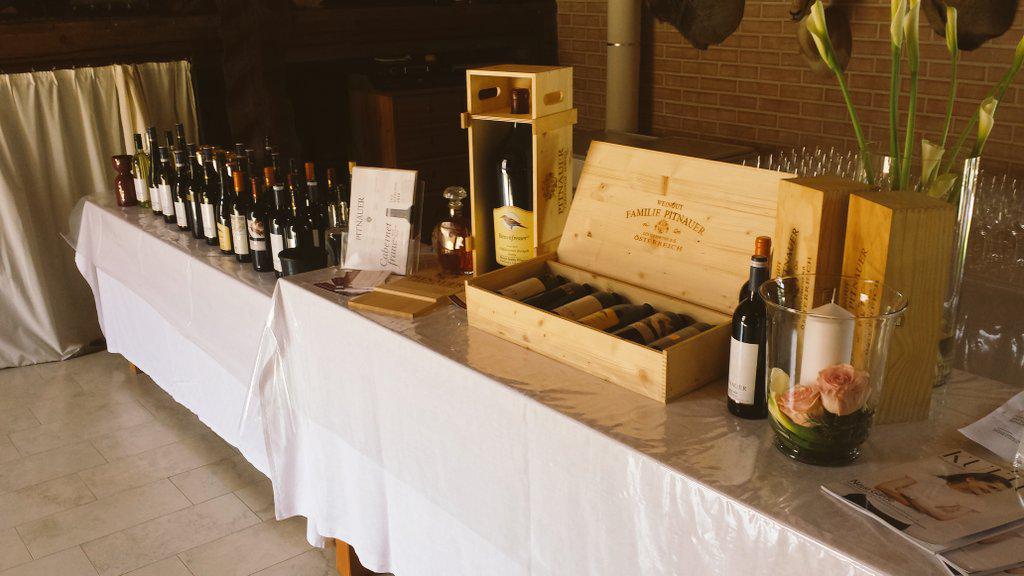 tschonnie's tweet photo. Wunderschöner tag am weingut #pitnauer in #göttlesbrunn in #carnuntum - beim mittlerweile 20. #jungweinschnuppern http://t.co/zo7f1J5ZgT