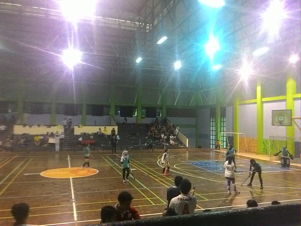 HOCKEYUI's tweet photo. Saat ini pertandingan antara @STKIP_Hockey melawan Alumni UI 90. http://t.co/e8TSygjrGc
