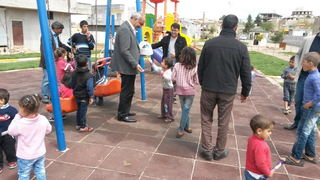 aslanalibayik's tweet photo. Gelecek Yarınlarımızın Işığı, Gözleri Parıldayan Çocuklarımızla Parktayız. Rabbim yüzlerinden mutluluğu esirgemesin. http://t.co/k604DZrzvH