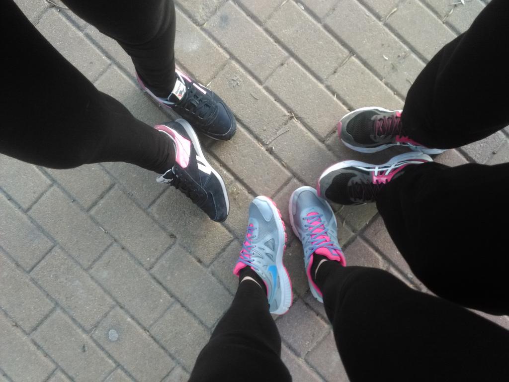 AmorMavi's tweet photo. @isamf2000 @Laura_ad3 🏃🏃🏃 http://t.co/bozZ5WtkPc