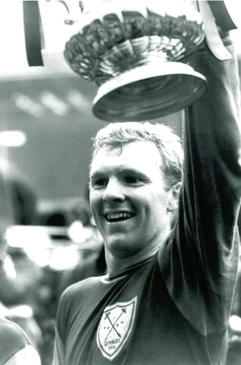 RIP and happy birthday to the great Bobby Moore who would have turned 73 
GONE BUT NEVER FORGOTTEN
RIP BOBBY
COYI! 