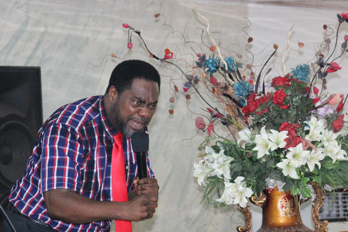 RhemaKetu's tweet image. Ministering...Pastor Dapo Banjo. #MadeForDominion @shola2107