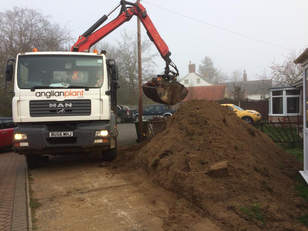 rdwbuildersltd's tweet photo. @AnglianPlant taking our muck away @rdwbuildersltd
#builder #coltishall #horstead #norwich #norfolk ##rdwbuildersltd http://t.co/yEWJtbcOqh