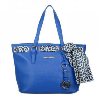 jeanicea01's tweet photo. Saffiano leather with golden hardware http://t.co/86ATMQQiqD