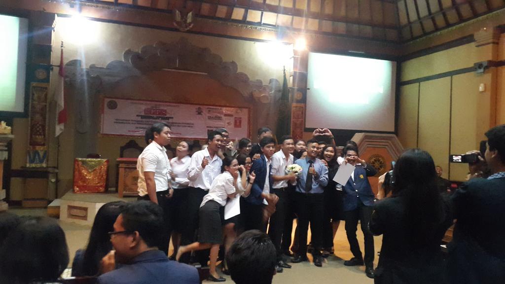 RPPS_UMCC's tweet photo. Runner Up Internal Mooting, Delegasi Legalitas dan Presumption of Innocence http://t.co/IDsf8gRpxh