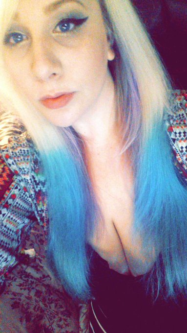 It's cam time! http://t.co/3Hf50gvof1 💙 http://t.co/tKOjnDBXUU