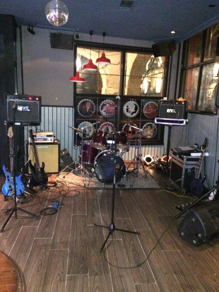 LeonStandby's tweet photo. Otra gran noche el viernes espectacular el ambiente y la gente lo pasamos genial todos.gracias a los q fuisteis http://t.co/ymBaous1K8
