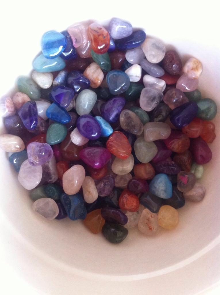 Gisteren namens. #hugginghearts steentjes uitgedeeld bij het Wereldrestaurant wat was dat leuk <a href="/Broedstraten/">Broedstraten</a>