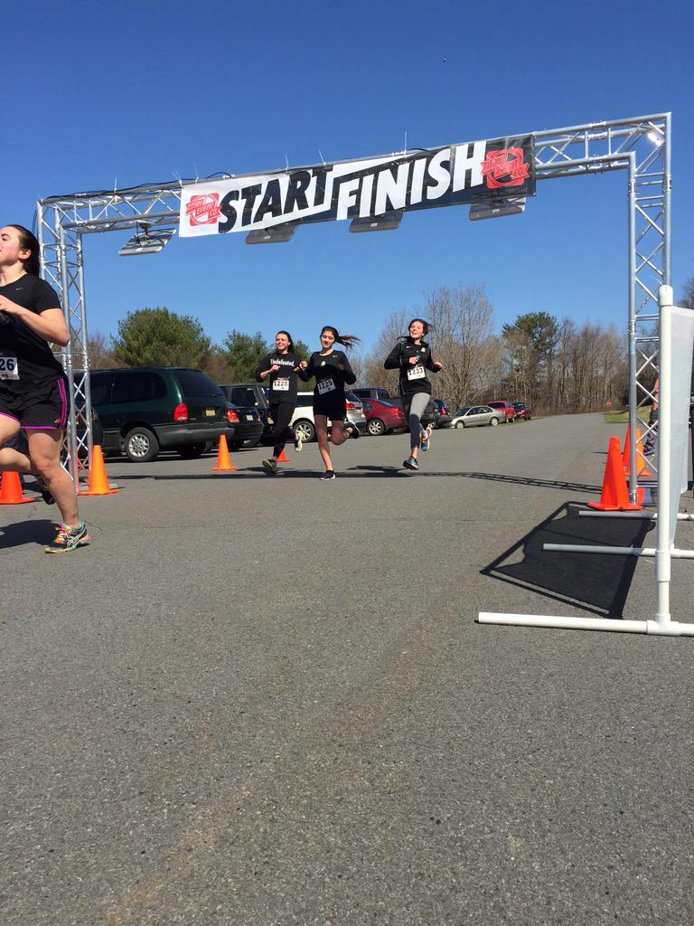 MountinCancer5K's tweet photo. Other runners crossing the finish: http://t.co/P7ebjvXnX5