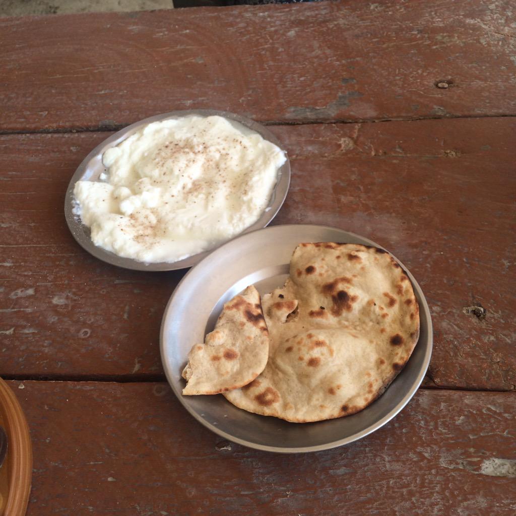 indian_roller's tweet photo. Standard truck stop food. Dal, curd, masala chai. And spicy street eggy bread. This one's for you @rachel_demuth http://t.co/YhuUx2tDWu