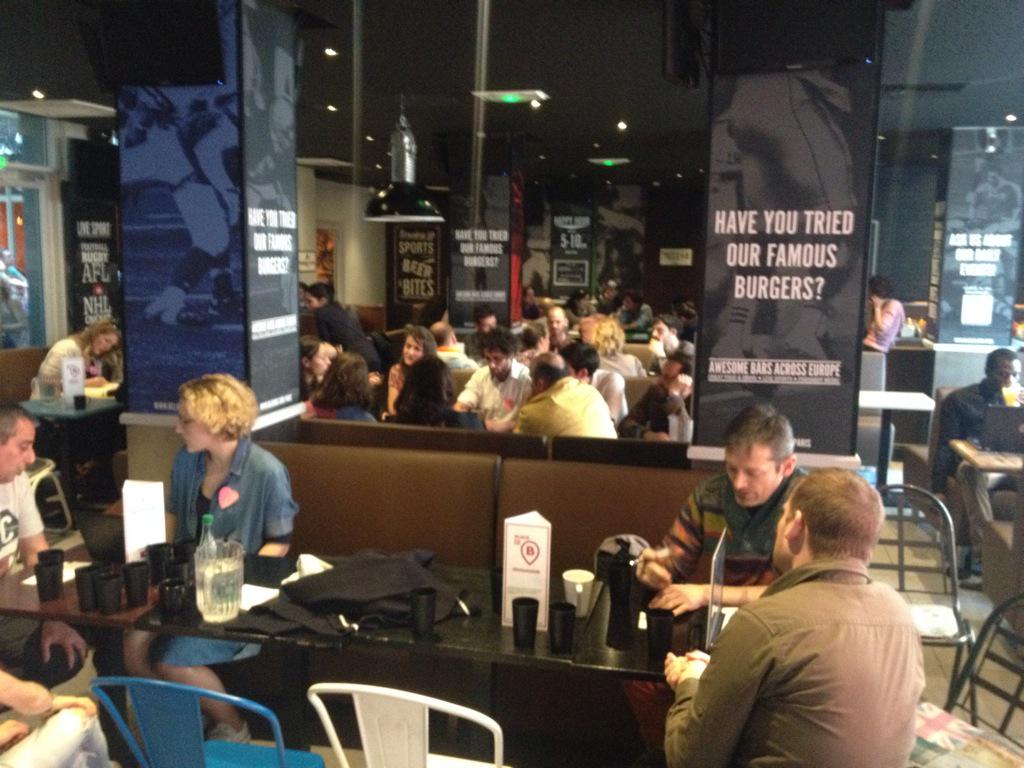 Place_To_B's tweet photo. Les ateliers de terminent dans 10 minutes ! #copoftea #p2bcop21 http://t.co/Mm1EjnuHNG