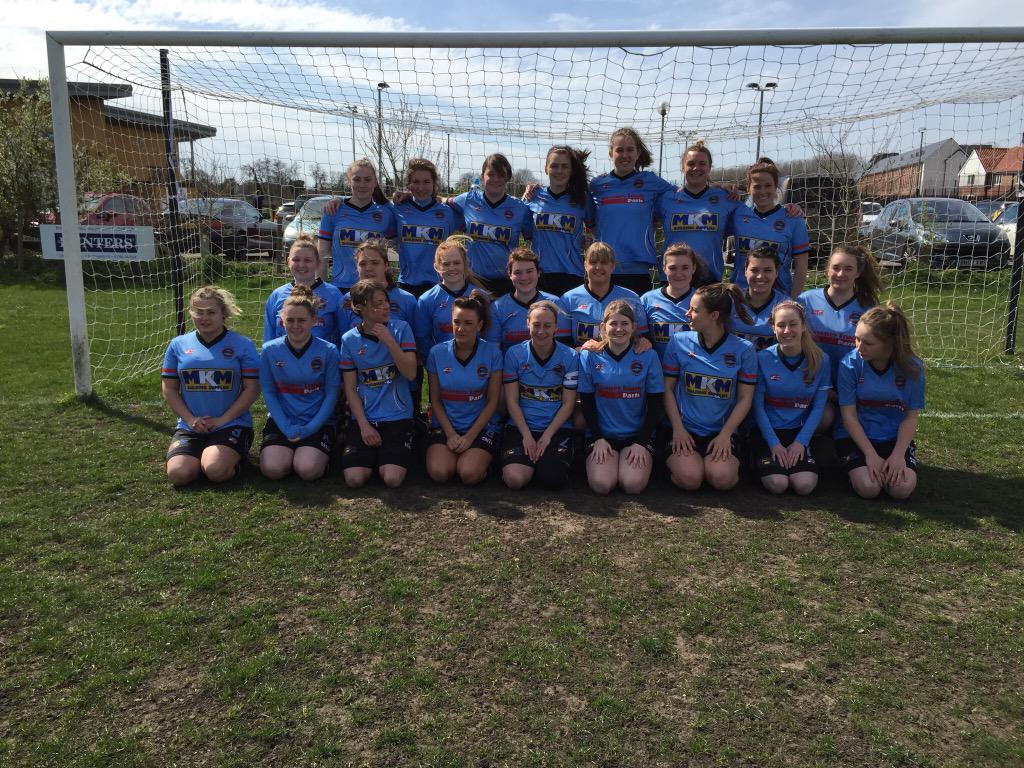 BungayLadiesFC's tweet image. Emily " we ready to take photo" lauren -"oh right" #tolate