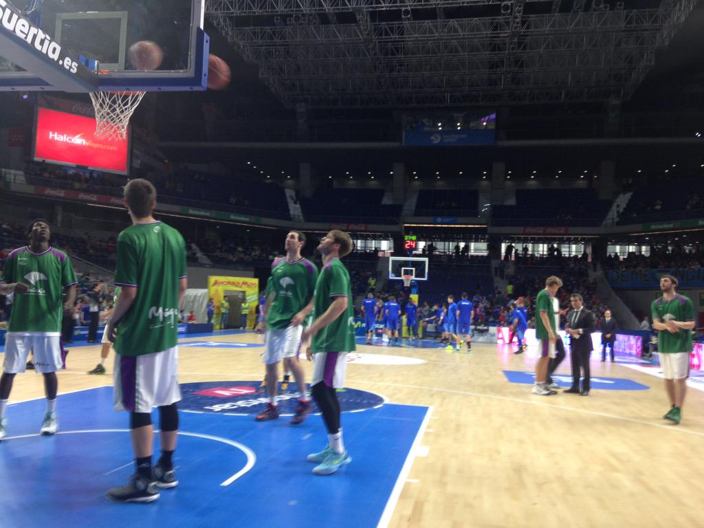 jalisdelaserna's tweet photo. Y ahora al basket a ver al @ClubEstudiantes contra el pedazo de líder @unicajaCB... #desdeelparquet http://t.co/NMh4cOq9dd