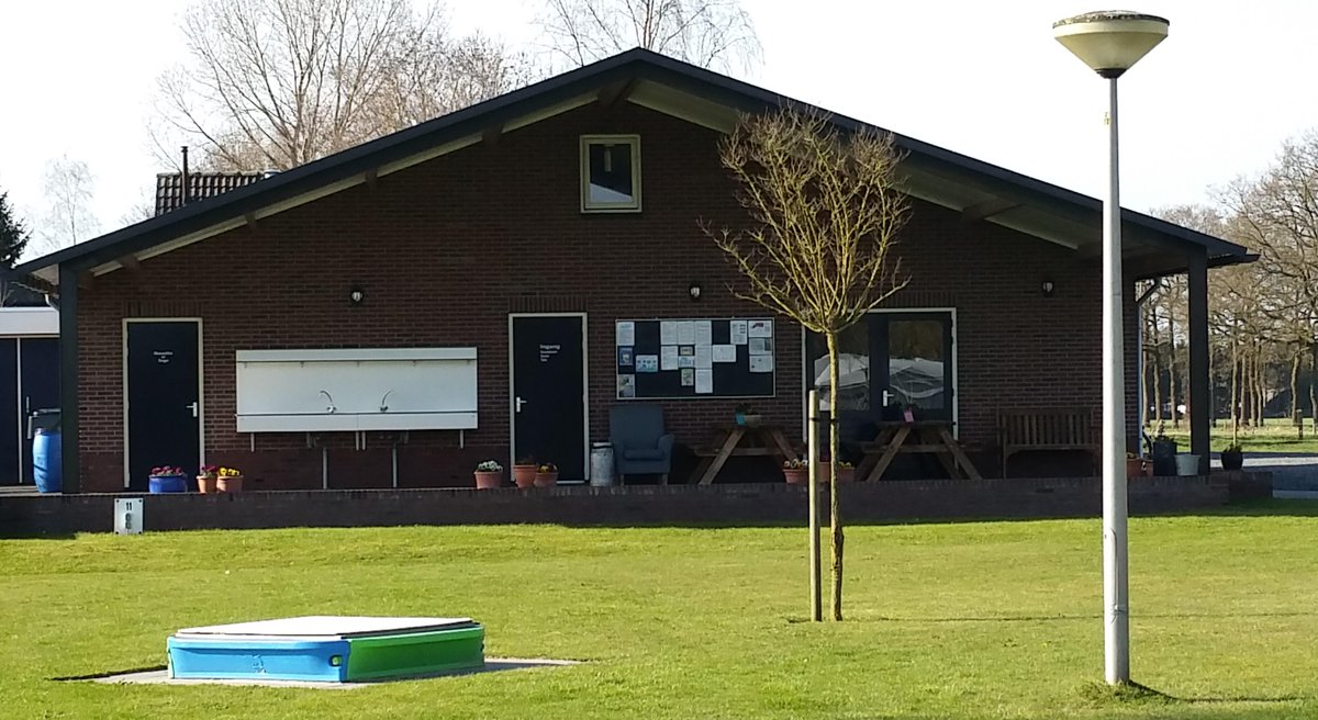 Een recent recreatiegebouw met voorzieningen. #Oldebroek #Elburg #Veluwe #kamperen campingdelijsterbes.nl