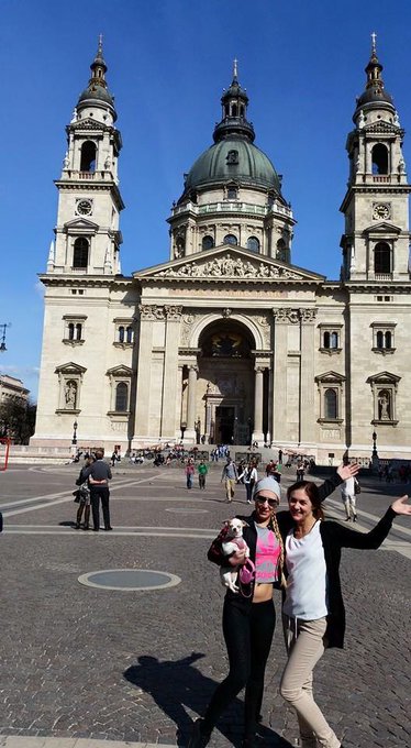 Mit @LenaNitro1 Budapest unsicher machen ? http://t.co/zx38lhbSqo