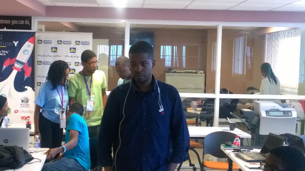 JerryMackD's tweet photo. @DwayneSamuels presenting at #HackGenY http://t.co/ArHjWGZKdY