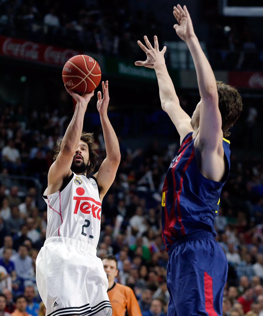 Beberapa foto-foto dari laga Clásico tadi. #RMBaloncesto #HalaMadrid #HastaElFinalVamosReal